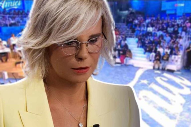 “Cancellato”, stop al programma di Canale 5. La decisione durissima di Mediaset e Maria De Filippi